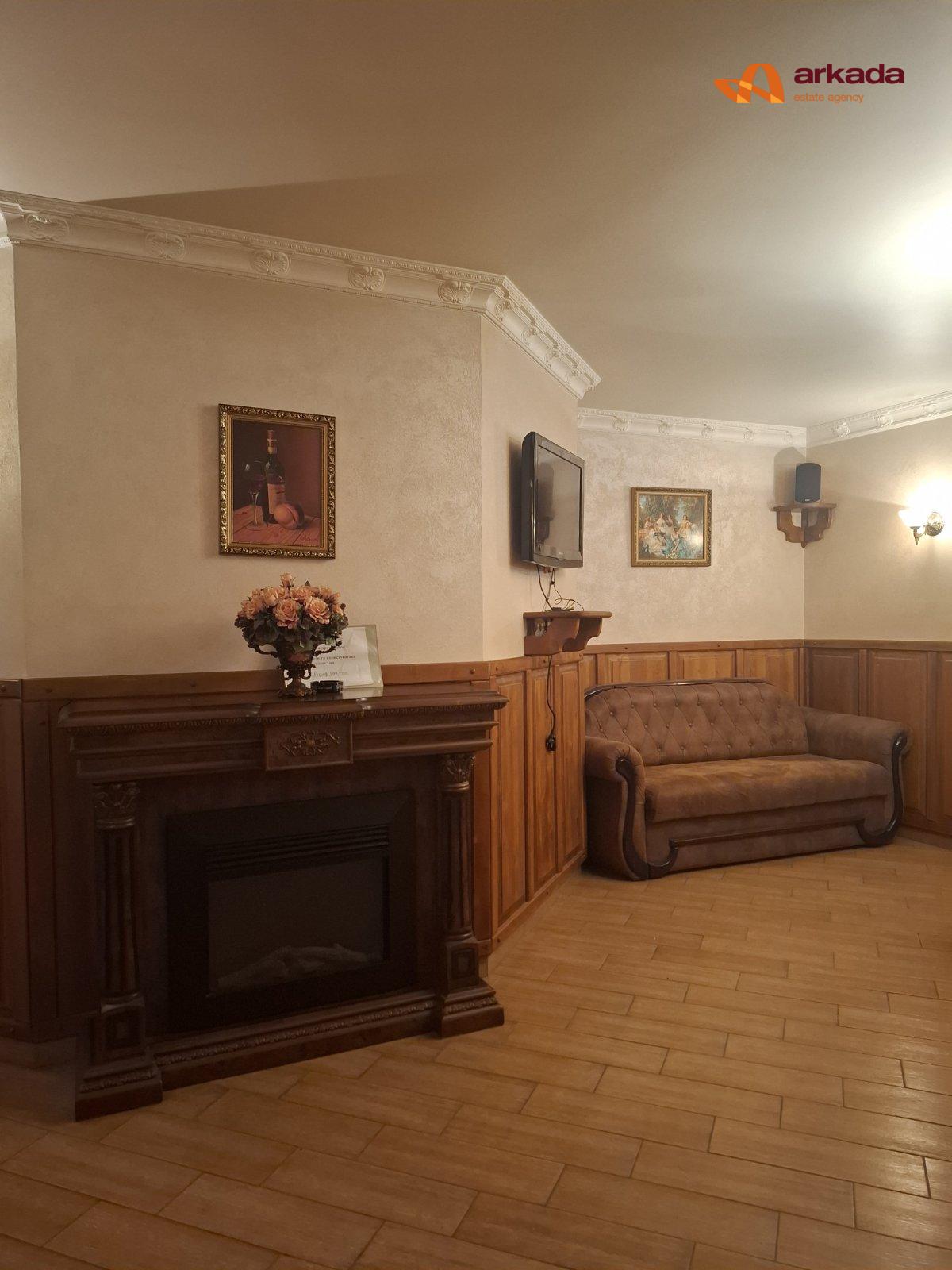 Продаю  відпочинковий комплекс в Брошневі. 1000м2 на 42сот. Поруч дорога Н-10.