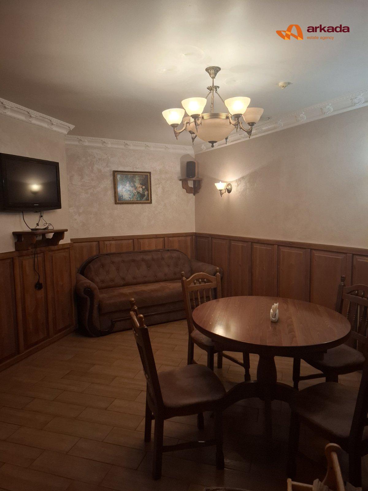 Продаю  відпочинковий комплекс в Брошневі. 1000м2 на 42сот. Поруч дорога Н-10.
