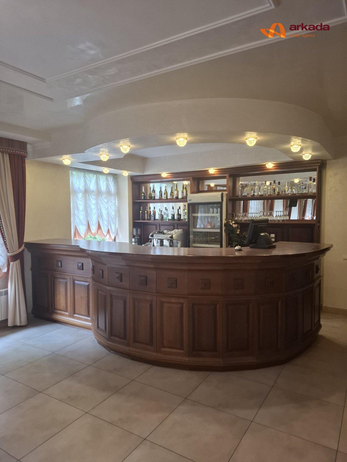 Продаю  відпочинковий комплекс в Брошневі. 1000м2 на 42сот. Поруч дорога Н-10.