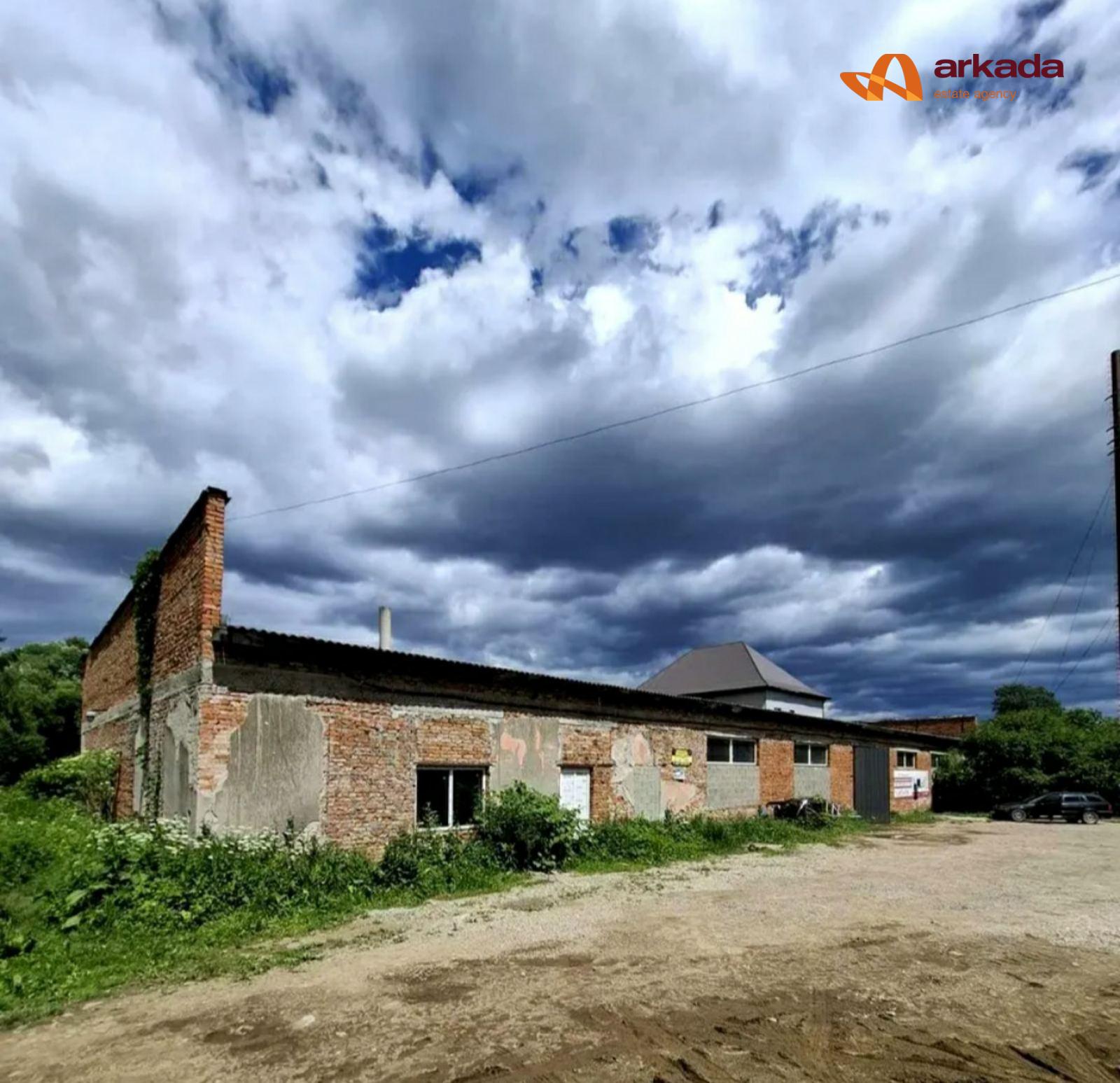 Продаю приміщення 900м2 біля головної дороги на Буковель Н-09.