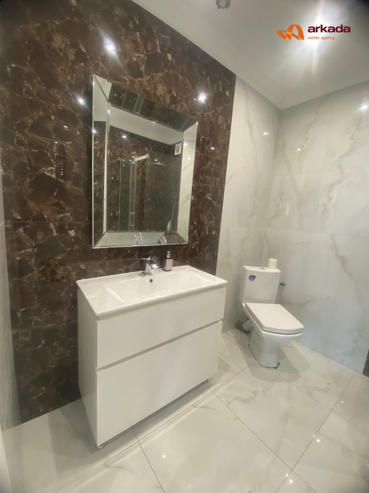 Продаю 3кімнатну квартиру  з ремонтом біля ТЦ Арсен. 86м2.