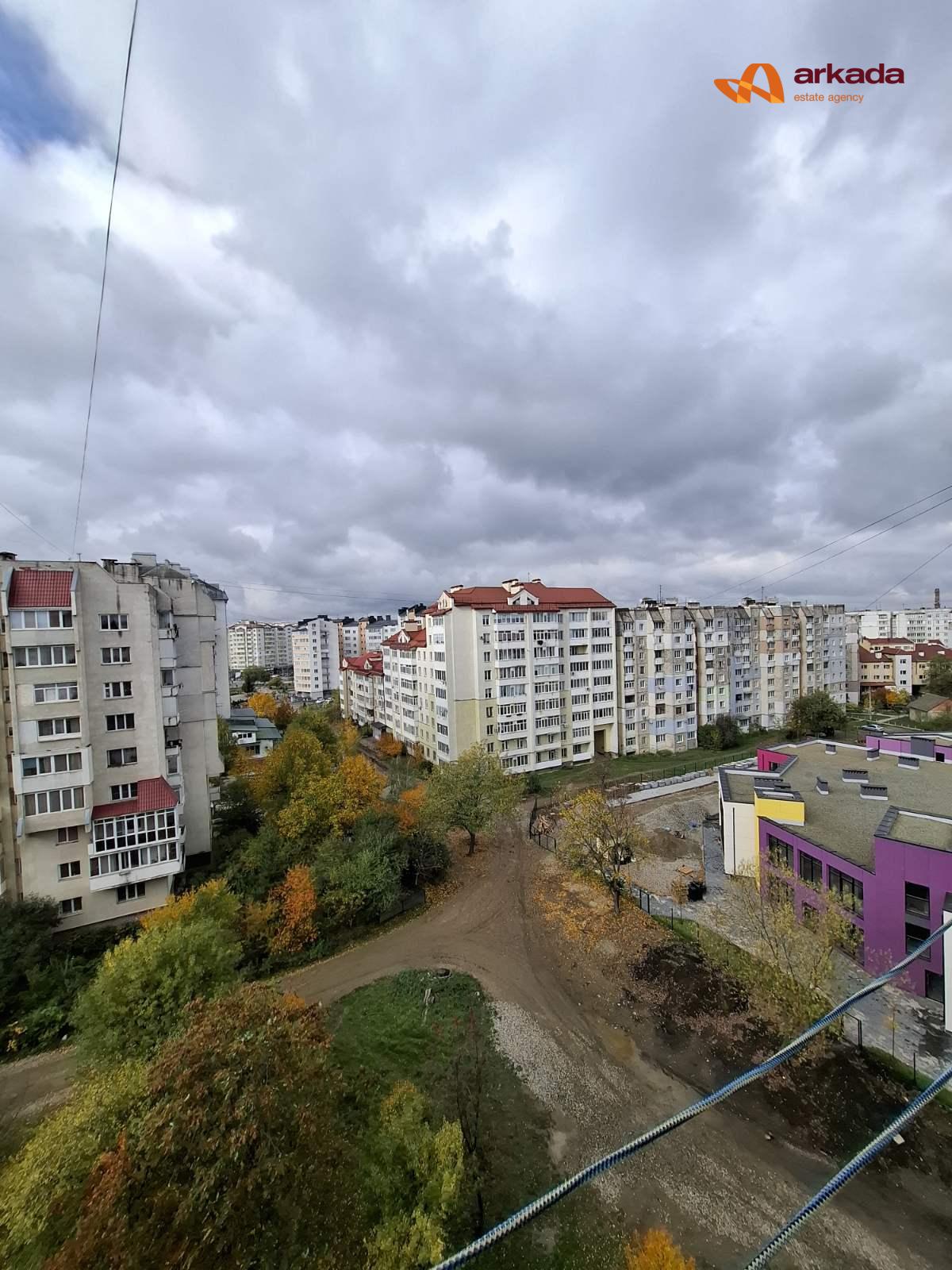 Продаю 4 кімнатну квартиру біля ТЦ Арсен. 85м2