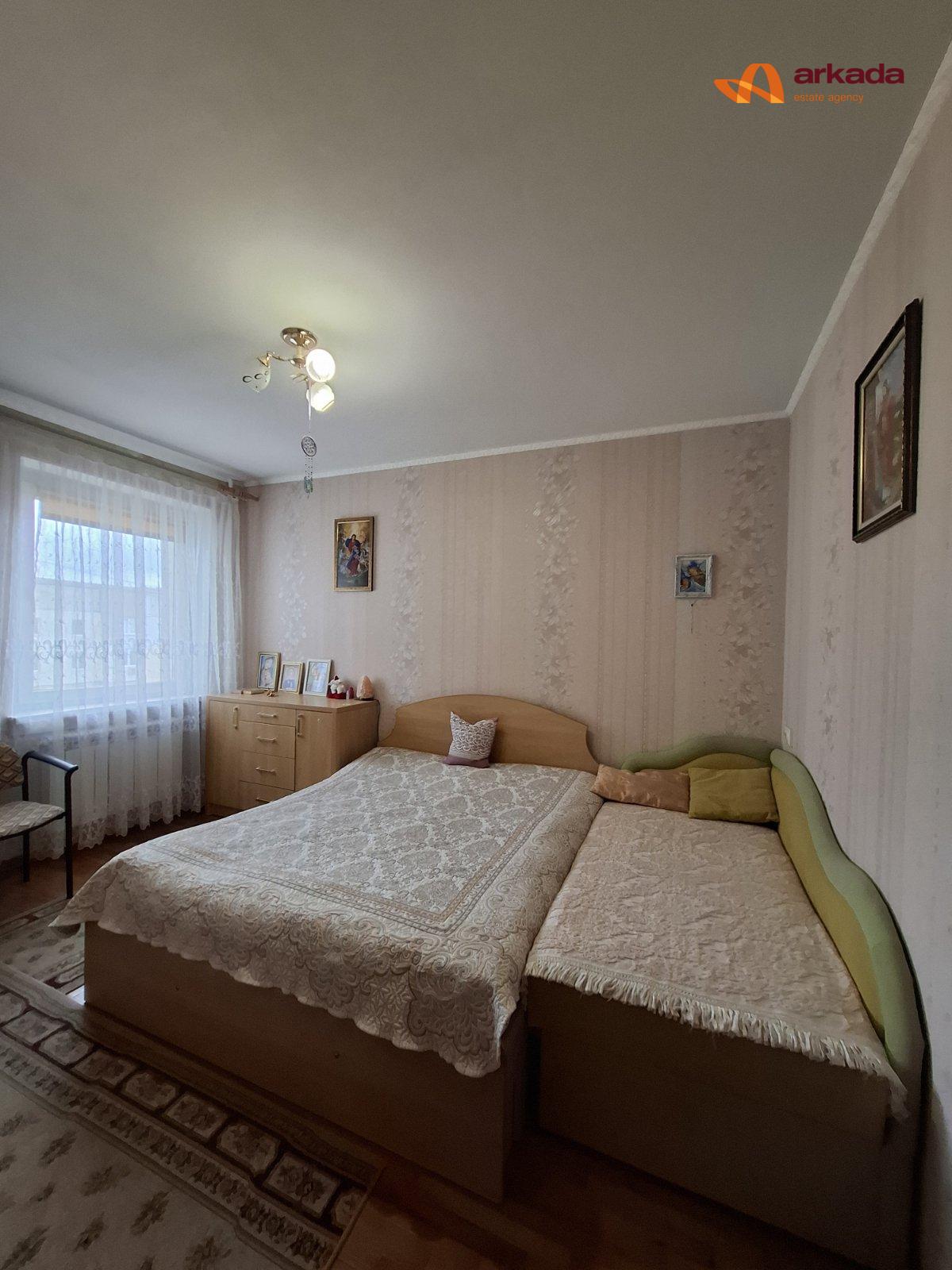 Продаю 4 кімнатну квартиру біля ТЦ Арсен. 85м2
