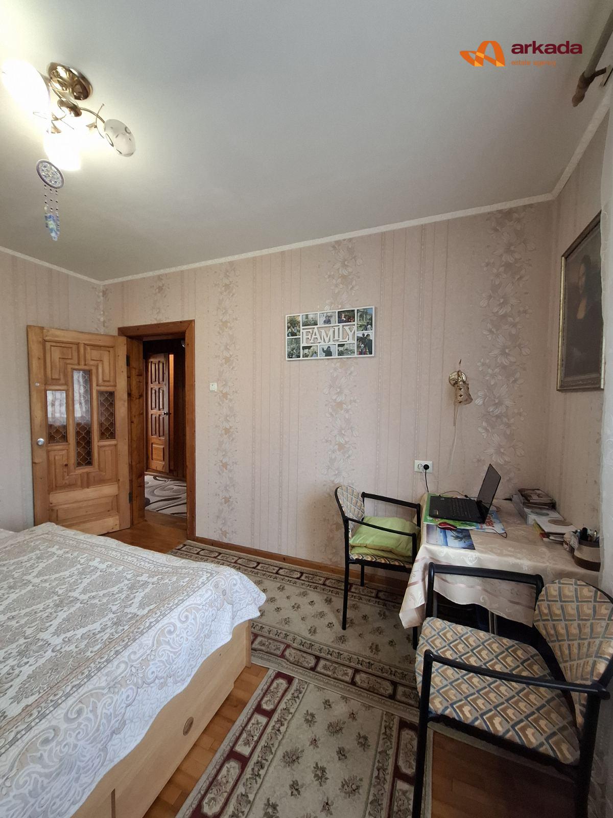 Продаю 4 кімнатну квартиру біля ТЦ Арсен. 85м2