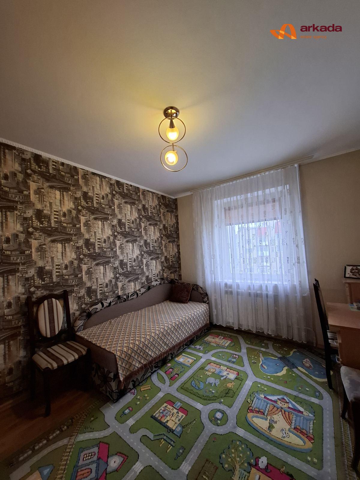 Продаю 4 кімнатну квартиру біля ТЦ Арсен. 85м2